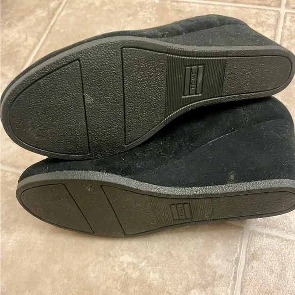 TOMS Chic Black Suede Wedge Booties - Picture 4 of 8